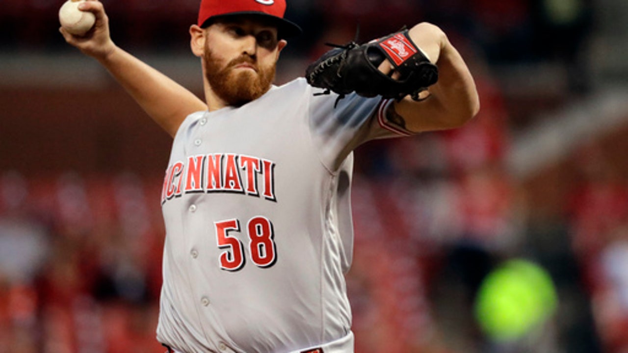 Marlins acquire RHP Straily from Reds for 3 minor leaguers
